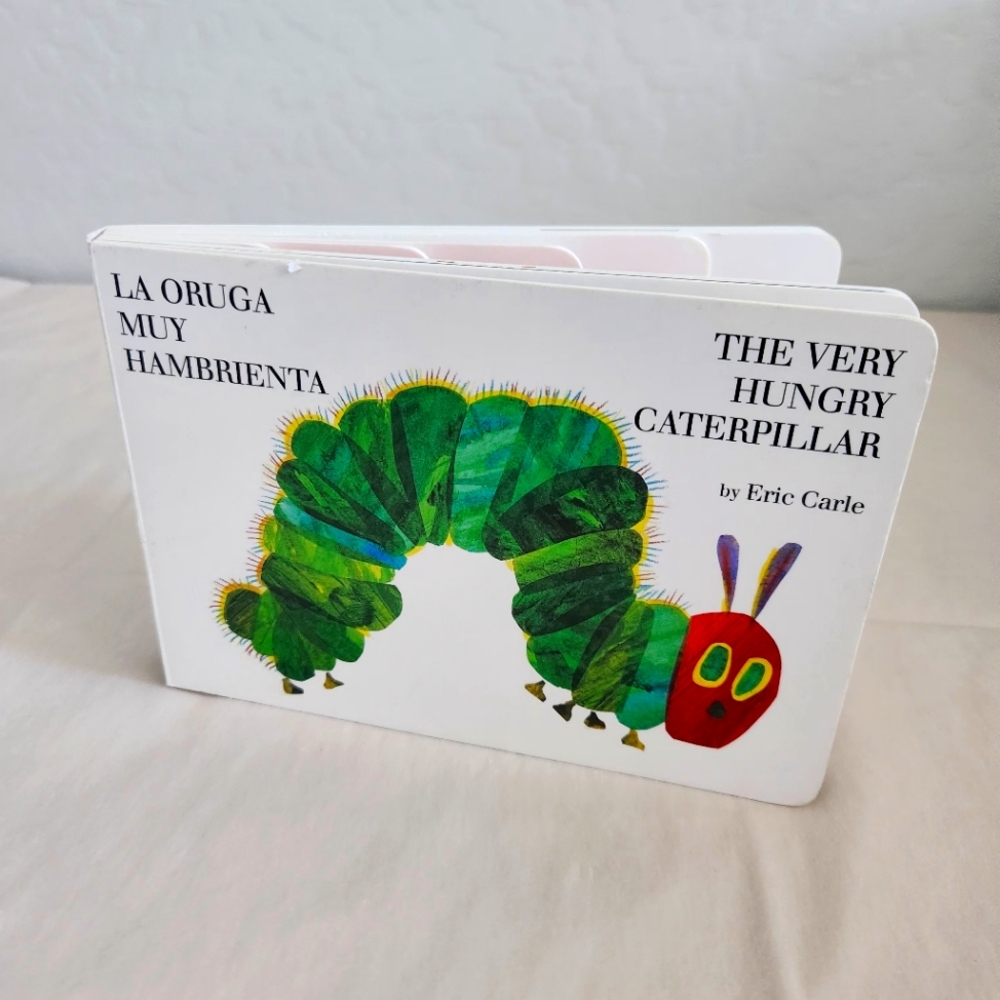 The Very Hungry Caterpillar/ La Oruga Muy Hambrienta Kids Book Bilingual